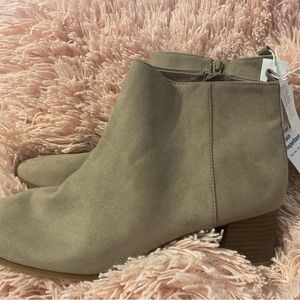 Old navy ankle boot/ booties NWT
